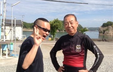 �U���R��